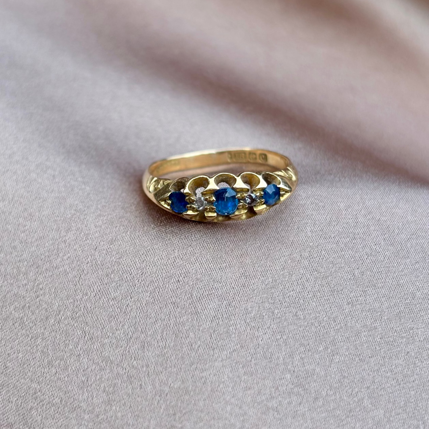 Edwardian 5 Stone Sapphire and diamond ring 18ct gold