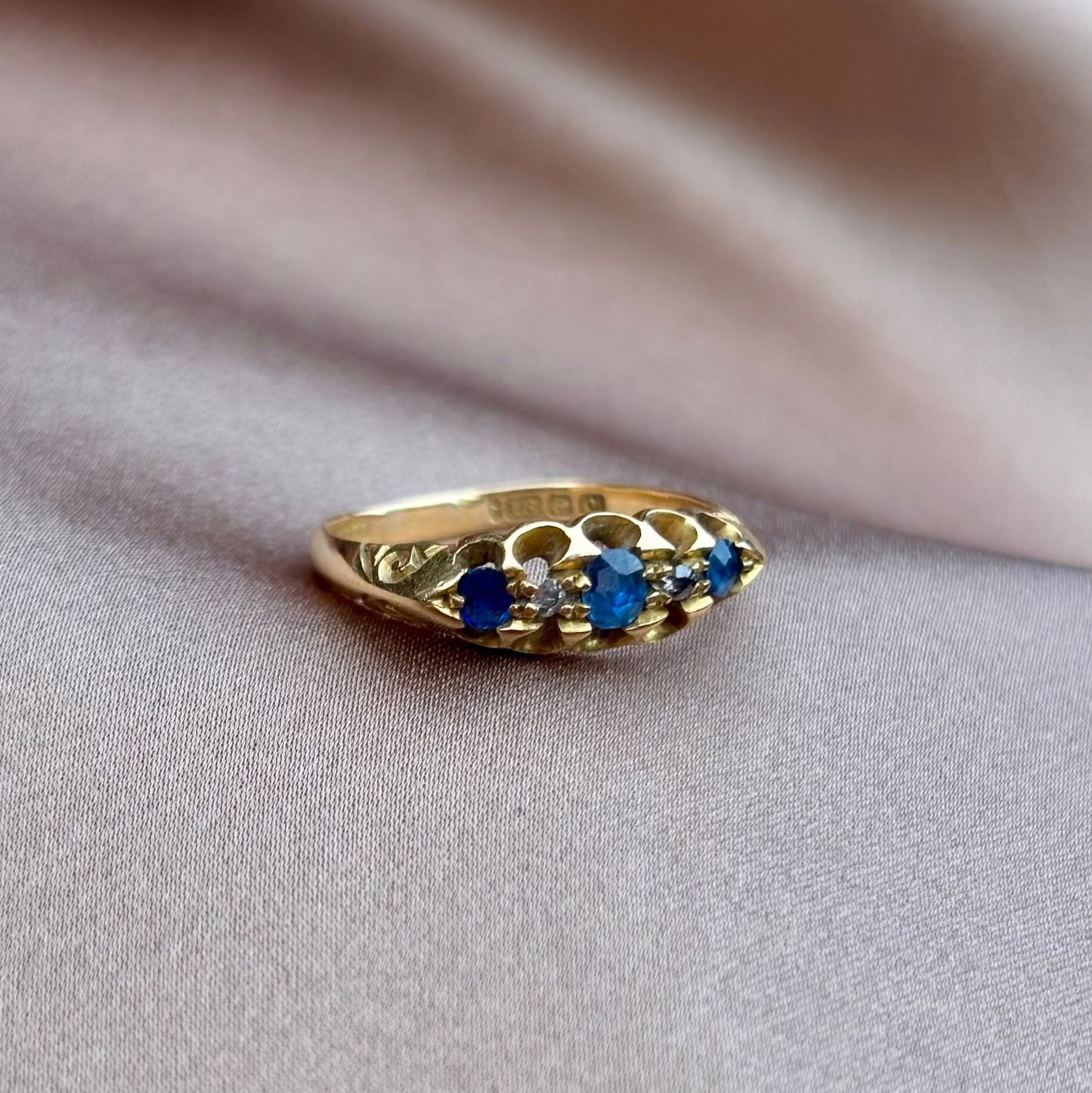 Edwardian 5 Stone Sapphire and diamond ring 18ct gold