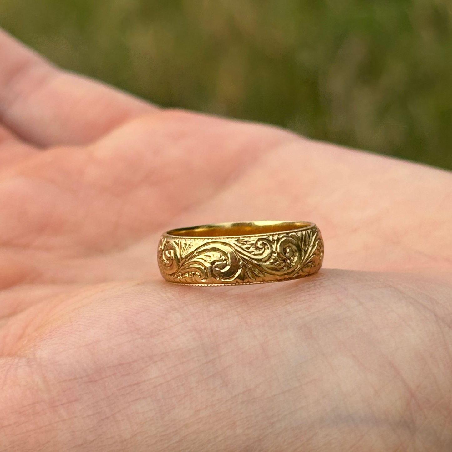 Antique 1978, 18ct Gold Paisley engraved wedding band