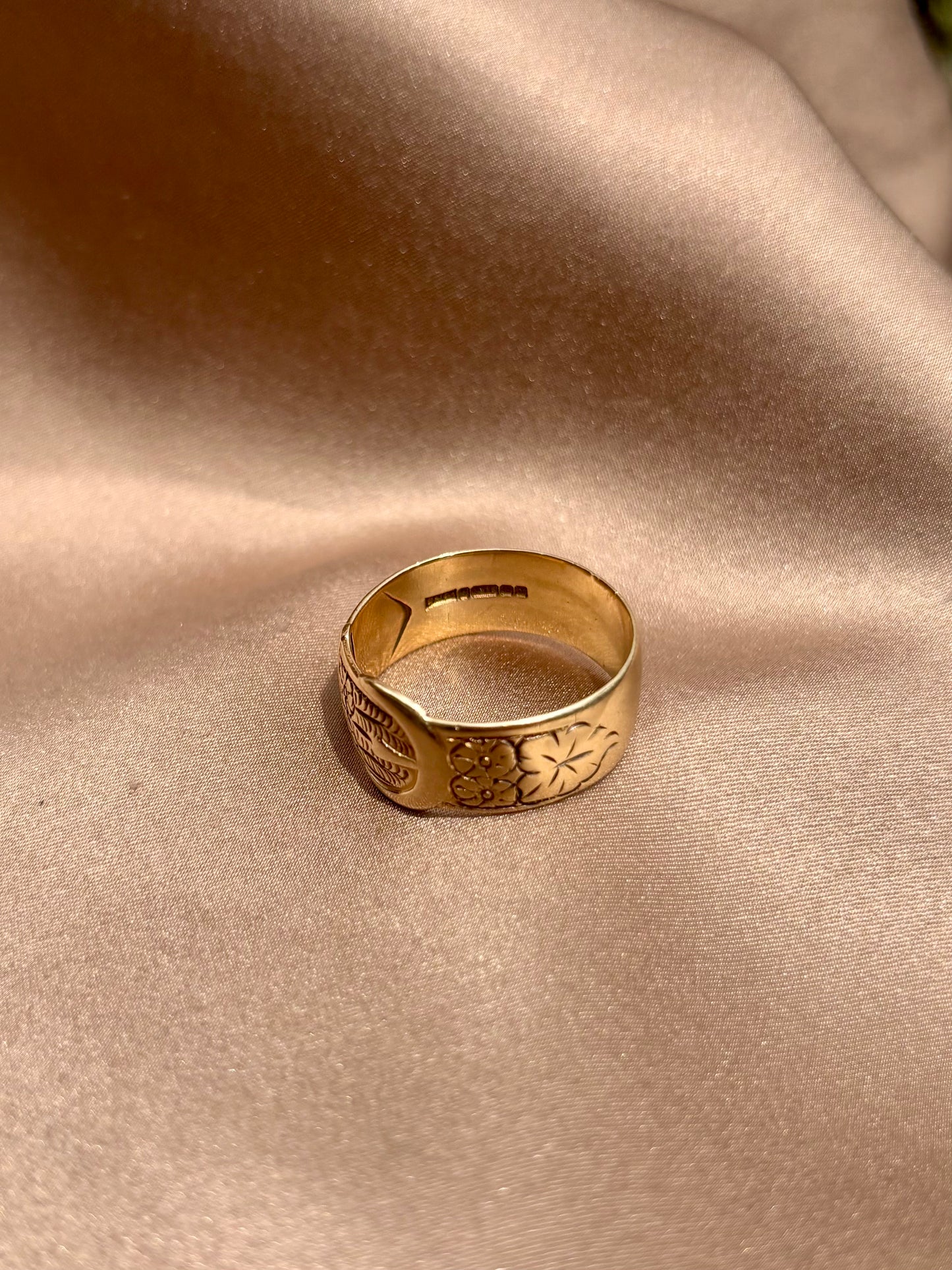 Mid Century Mens Buckle ring 9ct Gold Engraved