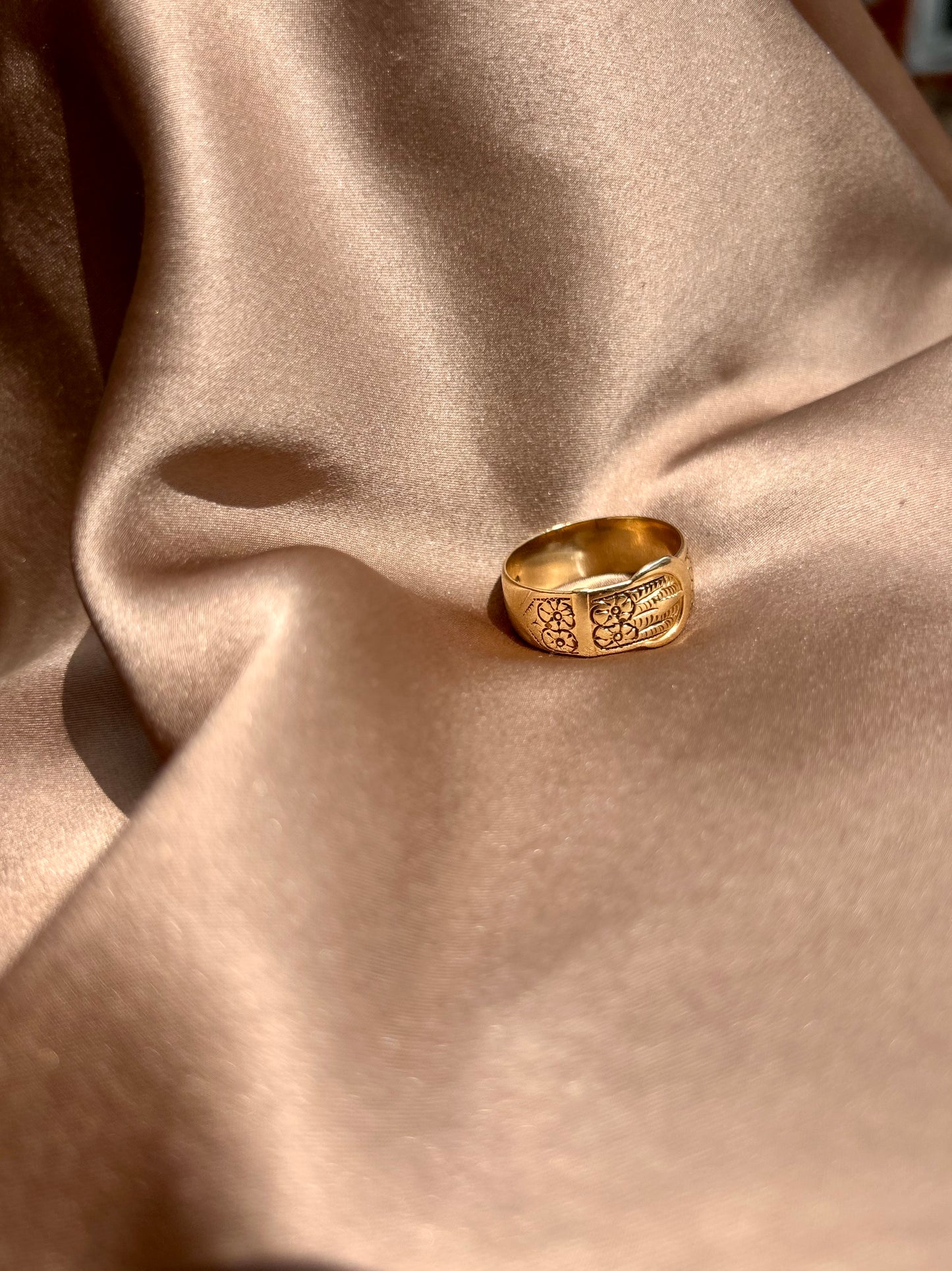 Mid Century Mens Buckle ring 9ct Gold Engraved